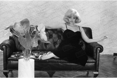 Nina Hagen métamorphosée en Marilyn Monroe pour Paris Match, en octobre 1980. 