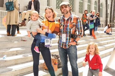 Olivia Wilde et Jason Sudeikis avec leurs enfants Otis et Daisy lors de la Women's March à Los Angeles en mars 2018