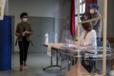Rachida Dati vote à Paris pour le second tour des municipales.