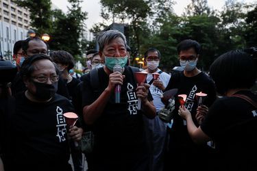 Pour la première fois en 30 ans, la police n&#039;avait pas autorisé le traditionnel hommage aux victimes qui se tient chaque année dans le Parc Victoria, en invoquant les restrictions liées au coronavirus. Cela n&#039;a pas empêché des milliers de Hongkongais de se rendre dans la rue. 