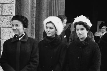 Elizabeth-Ann de Massy avec sa mère la princesse Antoinette de Monaco et sa jeune soeur Christine-Alix, en 1965