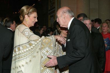 Valéry Giscard d'Estaing avec l'ancienne impératrice d'Iran Farah Diba, le 8 décembre 2003
