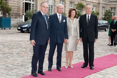 Valéry Giscard d'Estaing avec le roi Carl XVI Gustaf de Suède et la reine Silvia, et Frédéric Mitterrand, le 22 septembre 2011