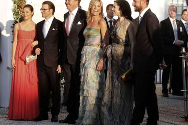 La princesse Victoria et le prince Daniel de Suède, le prince Willem-Alexander et la princesse Maxima des Pays-Bas, la princesse Mary de Danemark et le prince Haakon de Norvège sur l'île de Spetses, le 25 août 2010