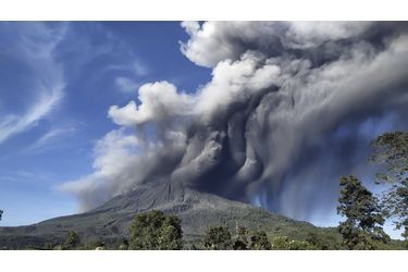 Le Sinabung fait partie des 120 volcans en activité en Indonésie.