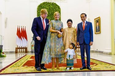 La reine Maxima et le roi Willem-Alexander des Pays-Bas avec le président indonésien Joko Widodo, sa femme Iriana et leur petite-fille à Jakarta, le 10 mars 2020