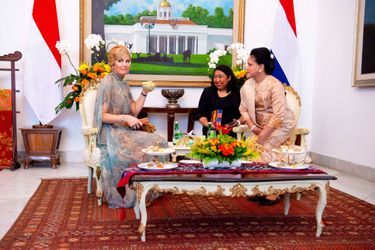 La reine Maxima des Pays-Bas avec la First Lady d'Indonésie Iriana Widodo à Jakarta, le 10 mars 2020
