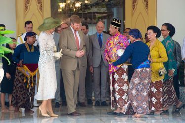 La reine Maxima et le roi Willem-Alexander des Pays-Bas avec le sultan de Yogyakarta et sa femme à Yogyakarta, le 11 mars 2020