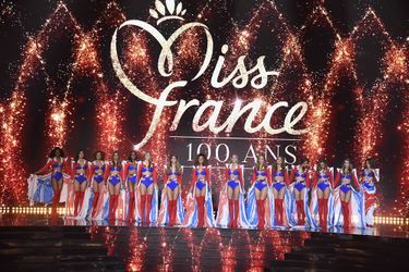 Les 15 demi-finalistes au concours Miss France 2021