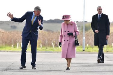 La reine Elizabeth II et le prince William en visite à Porton Down, le 15 octobre 2020