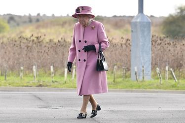 La reine Elizabeth II à Porton Down près de Salisbury, le 15 octobre 2020