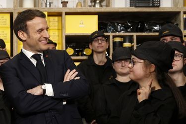 Emmanuel Macron a inauguré lundi sur les Champs Elysées le Café Joyeux. 