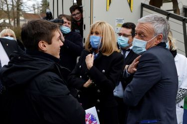 Brigitte Macron et Didier Deschamps ont visité l’hôpital pédiatrique de Bullion, dans les Yvelines, dans le cadre de l'Opération Pièces Jaunes. 