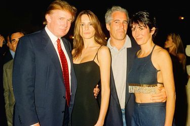 Donald et Melania Trump avec Jeffrey Epstein et Ghislaine Maxwell à Mar-a-Lago, en février 2000.