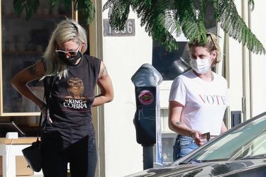 Dylan Meyer et Kristen Stewart à Los Angeles le 22 septembre 2020