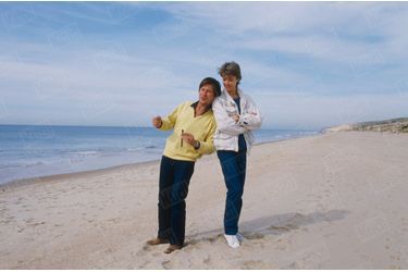 Françoise Hardy et Jacques Dutronc sur la plage de Mazagon en Andalousie, où Jacques tournait le film "Sarah" de Maurice Dugowson, en novembre 1982.