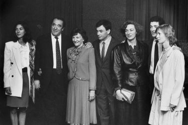 Robert Maxwell avec sa femme Elisabeth et leurs enfants Ghislaine, Ian, Anne, Kevin et Christine à Londres, en mai 1988.
