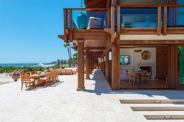 La villa de Pierce Brosnan à Malibu est en vente pour 100 millions de dollars (septembre 2020)