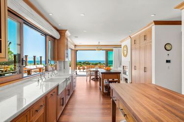 La villa de Pierce Brosnan à Malibu est en vente pour 100 millions de dollars (septembre 2020)