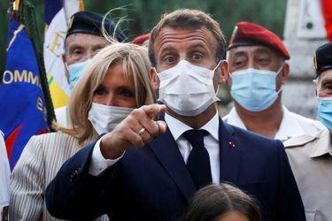 Emmanuel et Brigitte Macron lors des commémorations de la libération de Bormes-les-Mimosas
