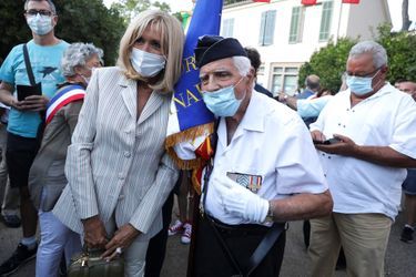 Brigitte Macron lors des commémorations de la libération de Bormes-les-Mimosas
