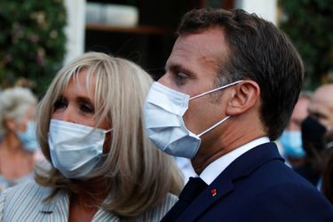 Emmanuel et Brigitte Macron lors des commémorations de la libération de Bormes-les-Mimosas