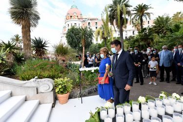 Le maire de Nice Christian Estrosi et son épouse Laura Tenoudji lors de la cérémonie d'hommage dans les jardins du musée Masséna.