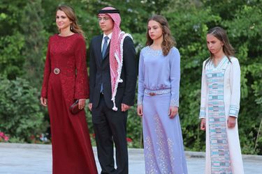 La princesse Salma de Jordanie avec sa mère la reine Rania, son frère aîné et sa soeur, le 25 mai 2013