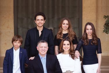 La princesse Salma de Jordanie avec ses parents, sa soeur et ses frères. Photo diffusée le 1er janvier 2015