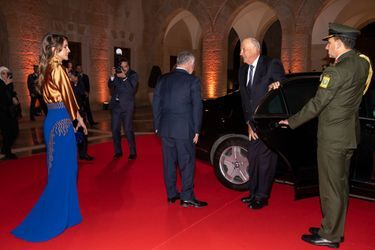 La reine Rania et le roi Abdallah II de Jordanie avec le roi Harald V de Norvège à Amman, le 2 mars 2020