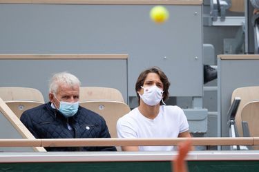 Patrick Poivre d&#039;Arvor et son petit-fils à Roland-Garros le 8 octobre 2020