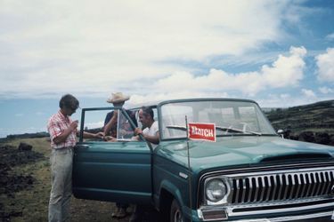 Tony Saulnier et Hubert Herzog ont circulé pendant six semaines dans la voiture prêtée par le gouverneur de l’île.