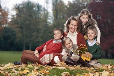Le prince Emmanuel de Belgique avec sa mère, ses sœurs et son frère, le 14 janvier 2013