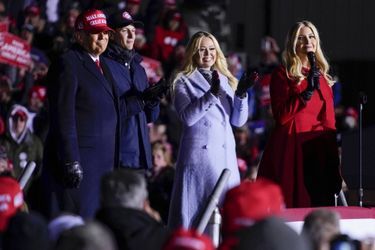 Donald Trump, Tiffany Trump et Ivanka Trump à Kenosha, dans le Wisconsin, le 2 novembre 2020.