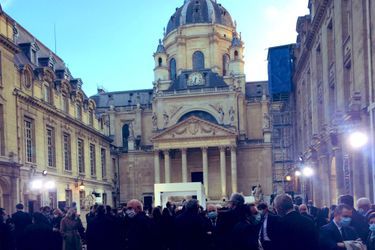 Photo prise lors de l'hommage à Samuel Paty rendu en la Cour de la Sorbonne, à Paris.