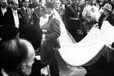 Le roi des Belges Baudouin et Fabiola de Mora y Aragon, le jour de leur mariage à Bruxelles, 15 décembre 1960