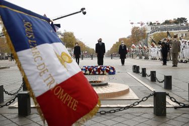 Cérémonie de commémoration de l&#039;Armistice de 1918 à l&#039;Arc de Triomphe. 