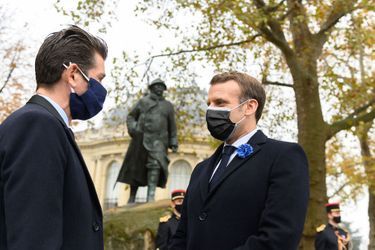 Emmanuel Macron en compagnie de Tristan Clemenceau.