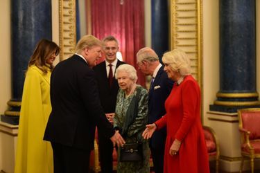 La reine Elizabeth II avec le prince Charles et son épouse Camilla, Donald et Melania Trump à Londres, le 3 décembre 2019