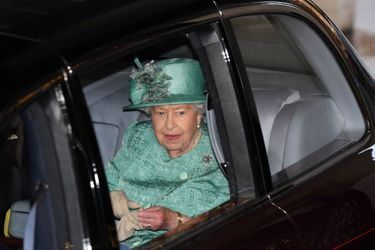 La reine Elizabeth II arrivent dans sa Bentley au Parlement à Londres, le 19 décembre 2019