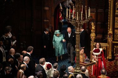 La reine Elizabeth II et le prince Charles au Palais de Westminster à Londres, le 19 décembre 2019