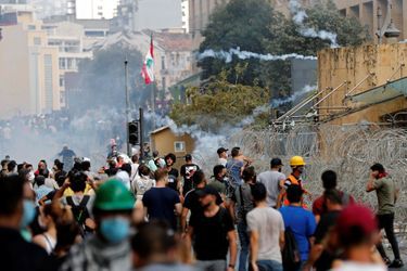 Des milliers de personnes ont manifesté à Beyrouth samedi 8 août 2020 pour demander des comptes aux autorités, quatre jours après les explosions qui ont fait au moins 158 morts dans la capitale libanaise