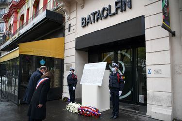 L'hommage devant le Bataclan, où 90 personnes ont été tuées