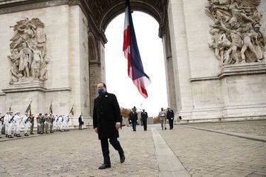 François Hollande lors de la cérémonie à l&#039;Arc de Triomphe.