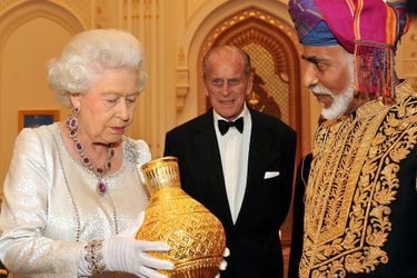 Le sultan Qaboos d&#039;Oman avec la reine Elizabeth II et le prince Philip à Mascate, le 26 novembre 2010