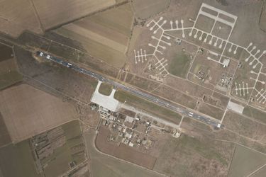 L'aéroport de Kherson (sud) bombardé par l'armée russe, le 28 février 2022.
