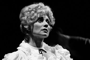 Annie Cordy dans le rôle principal de la comédie musicale &quot;Hello Dolly&quot;, à Bordeaux en mai 1972.