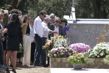 Guy Bedos a été inhumé lundi dans le cimetière du petit village de Lumio, en Haute-Corse.