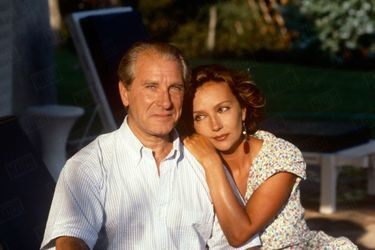 Caroline Cellier et Jean Poiret en vacances dans leur maison de Saint-Tropez, en juillet 1985.