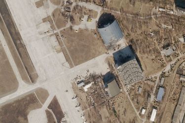 L’aéroport Antonov d’Hostomel, dans l'oblast de Kiev (nord), où l'Antonov An-225, le plus gros avion du monde, a été détruit par des frappes russes, le 28 février. 